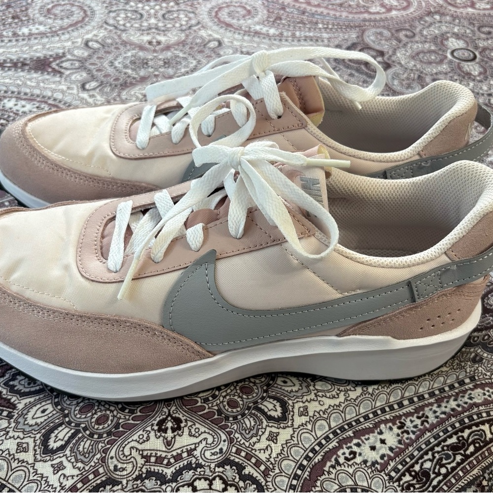 Nike Waffle Debut Women’s 10 Pink and Gray Retro Sneakers Suede Leather